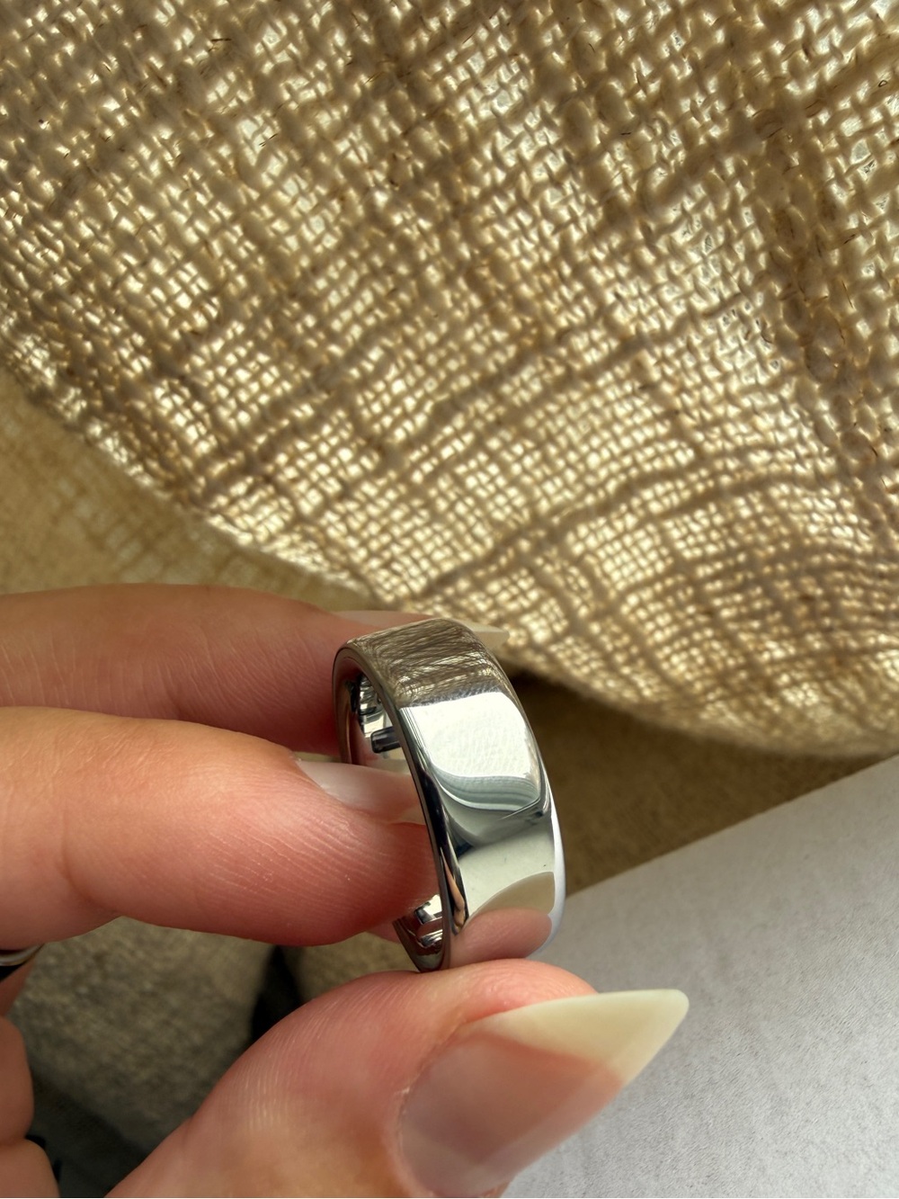 Oura Ring 4 Silver Size 9 Charger Included